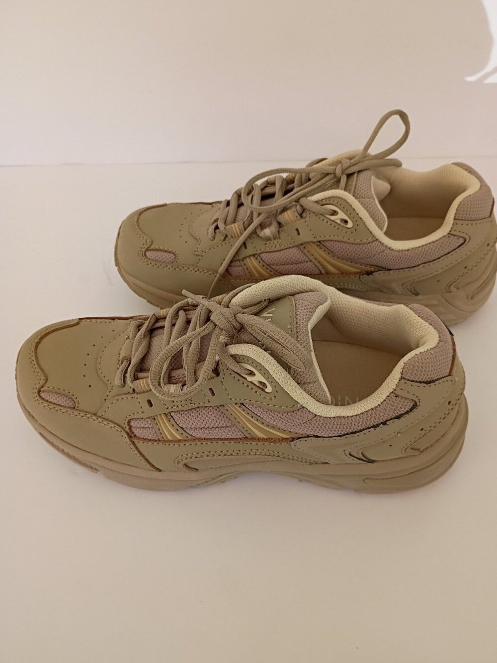 Vionic 23 Walk Taupe women size 8